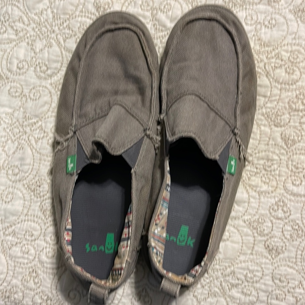 Sanuk- mens- size 10 - light gray - excellent shape